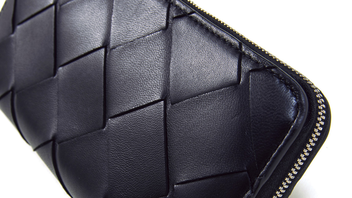 マキシイントレチャートがかっこいい「BOTTEGA VENETA」の財布