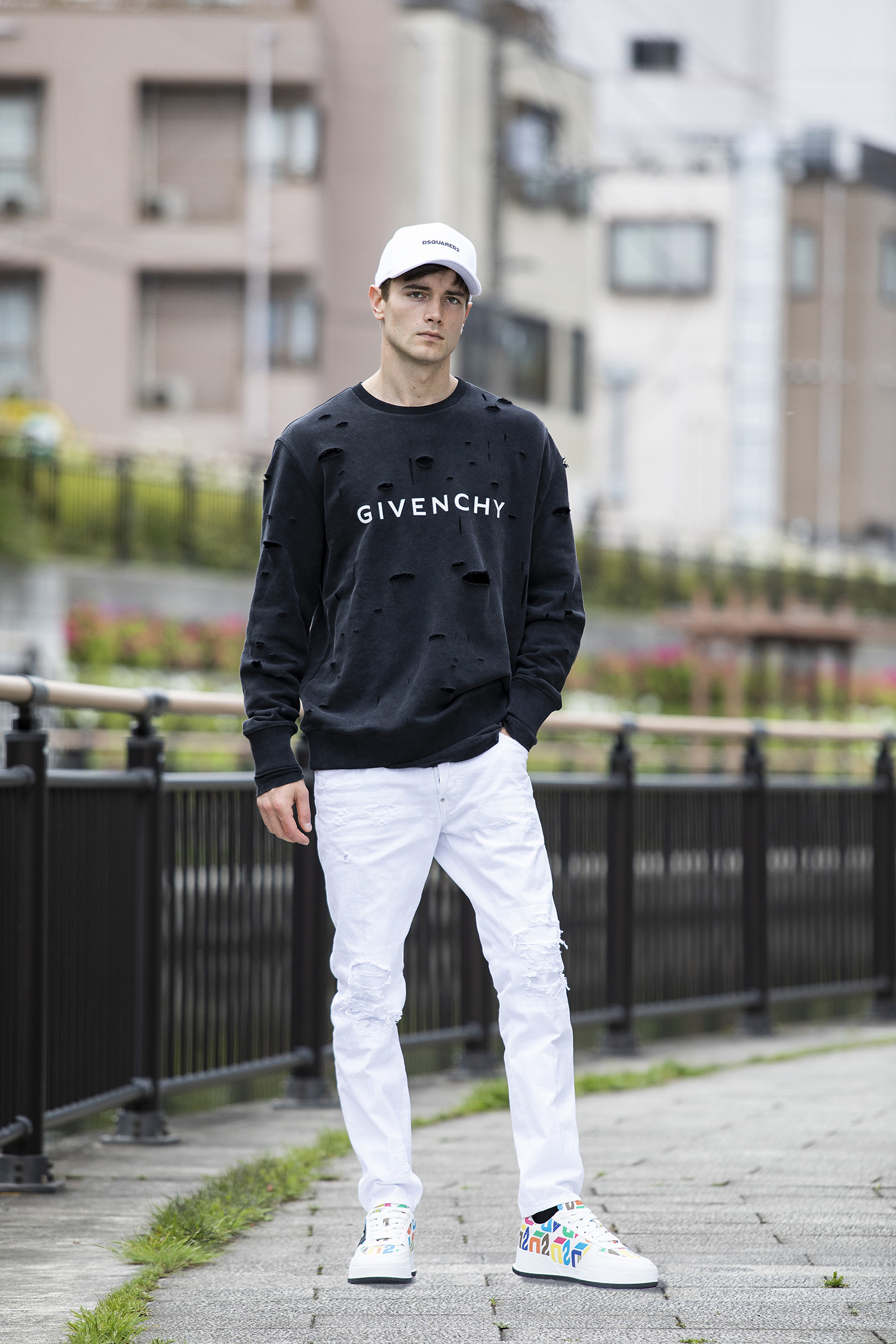 ダメージウェアの着こなしには、ひと匙の清潔感を - HEROES ONLINE 