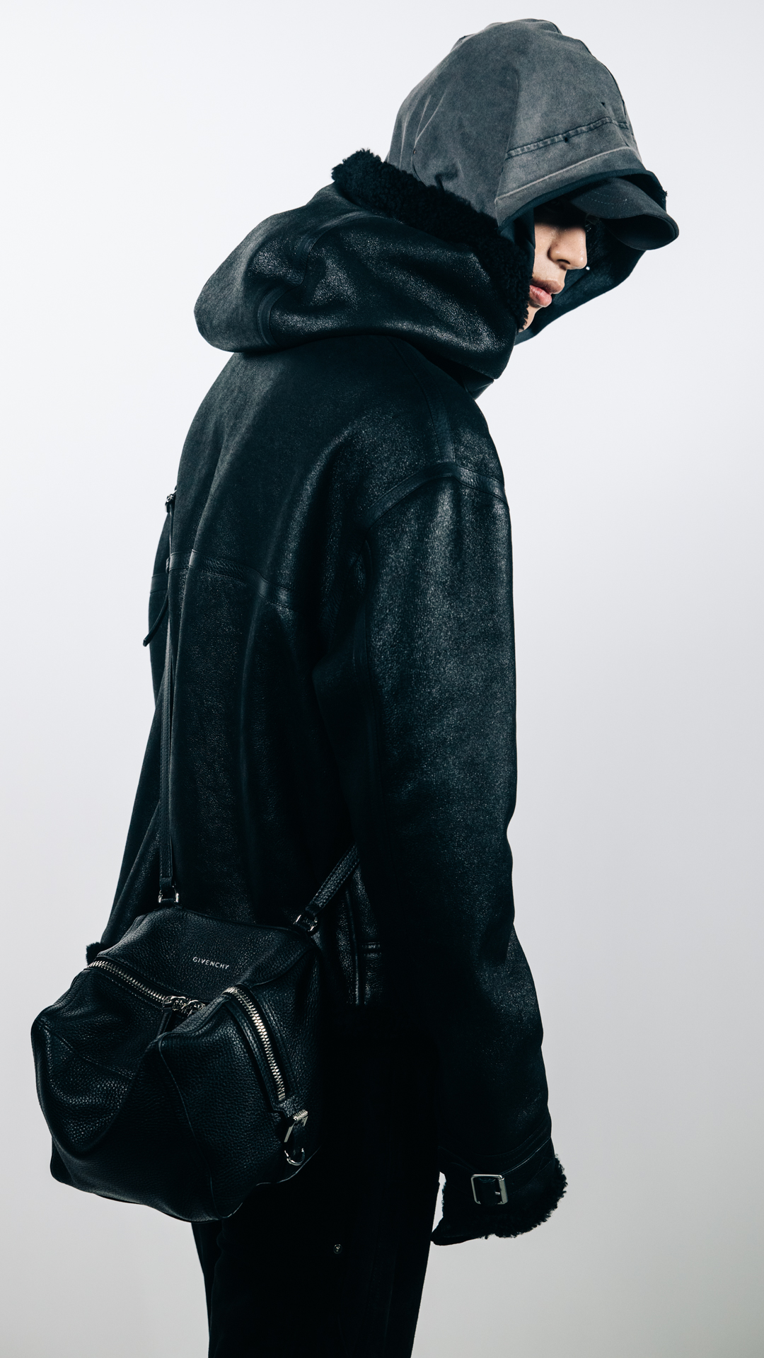 ジバンシー パンドラ ミディアムサイズ スタッズ装飾 ジバンシー パンドラ ミディアムサイズ スタッズ装飾 - メルカリ