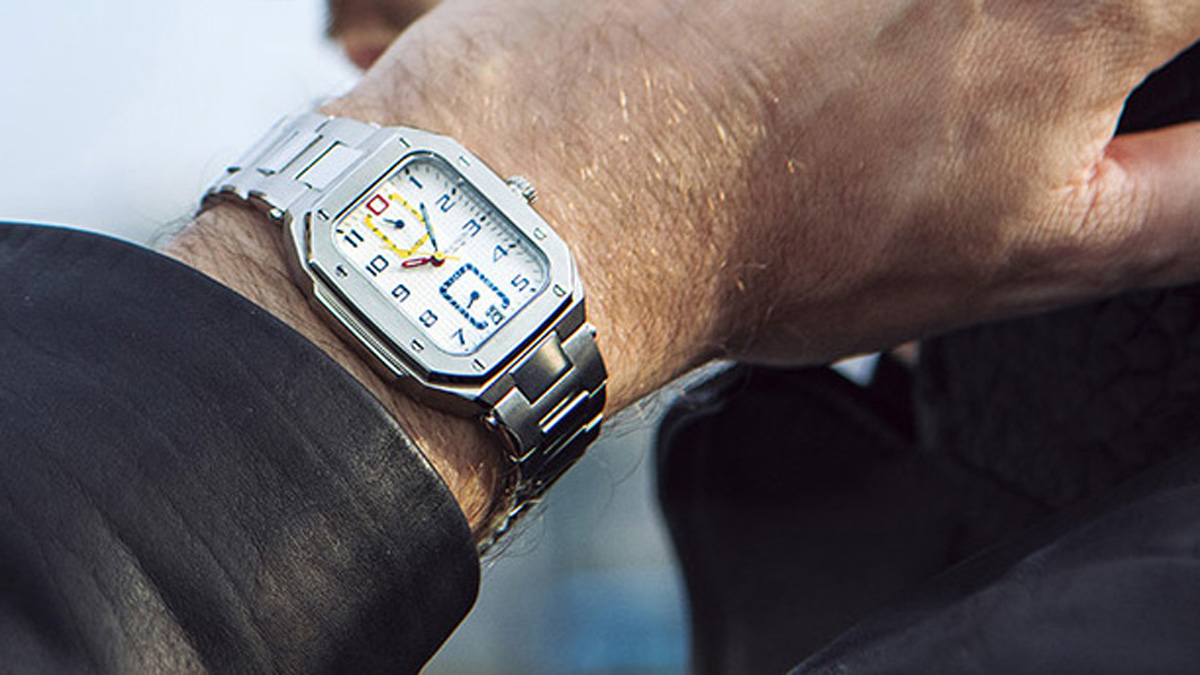 USAを象徴する街並みを縦長オクタゴン時計で展開 - HEROES ONLINE