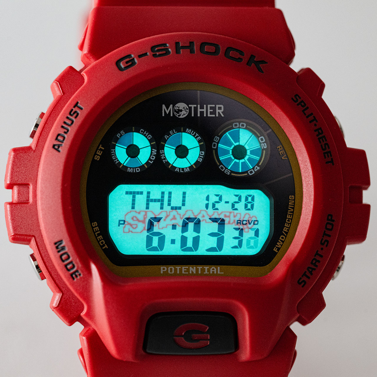 RPG『MOTHER』とG-SHOCKのコラボレーション第2弾は、マザーレッドのGW 