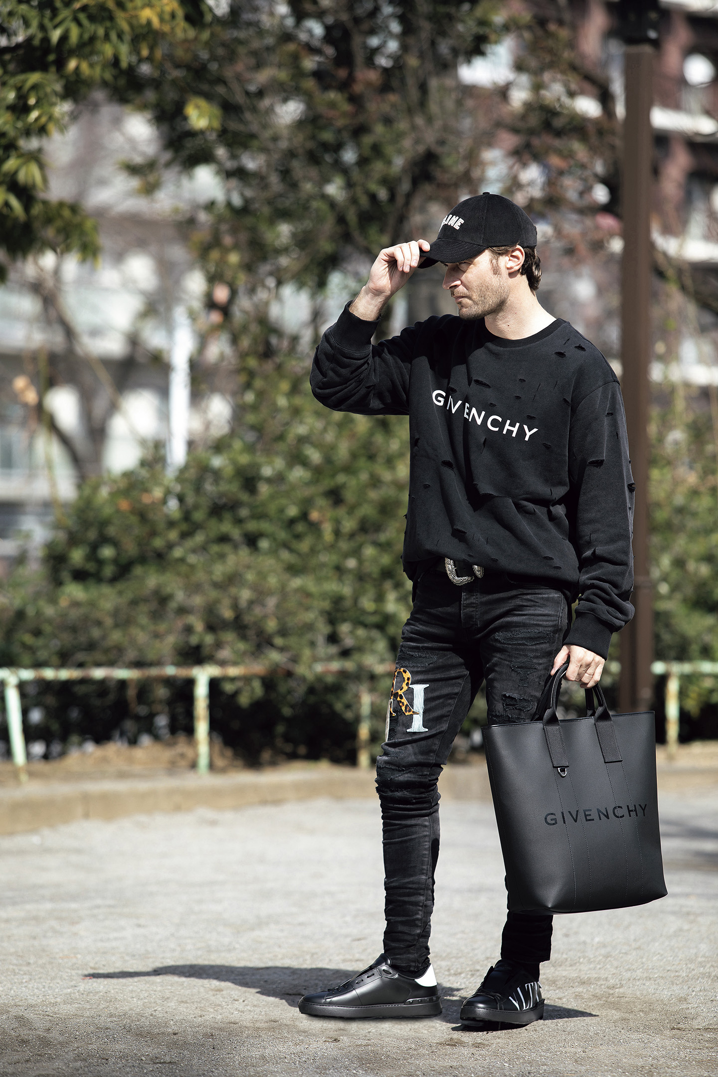 洗練されたエッジを味方に黒コーデに差をつける - HEROES ONLINE