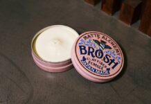 マットでクリーミーかつセット力も高い「BROSH クレイファイバーポマード」