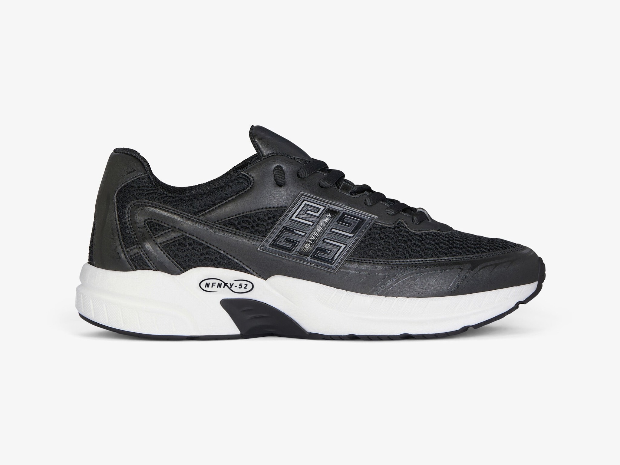 ジバンシィ」の新作メンズスニーカー『NFNTY（インフィニティ）-52