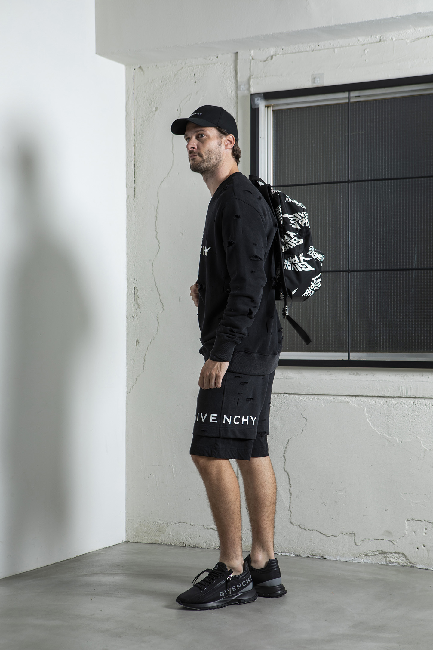 ジバンシィで魅せる軽快なセットアップ - HEROES ONLINE