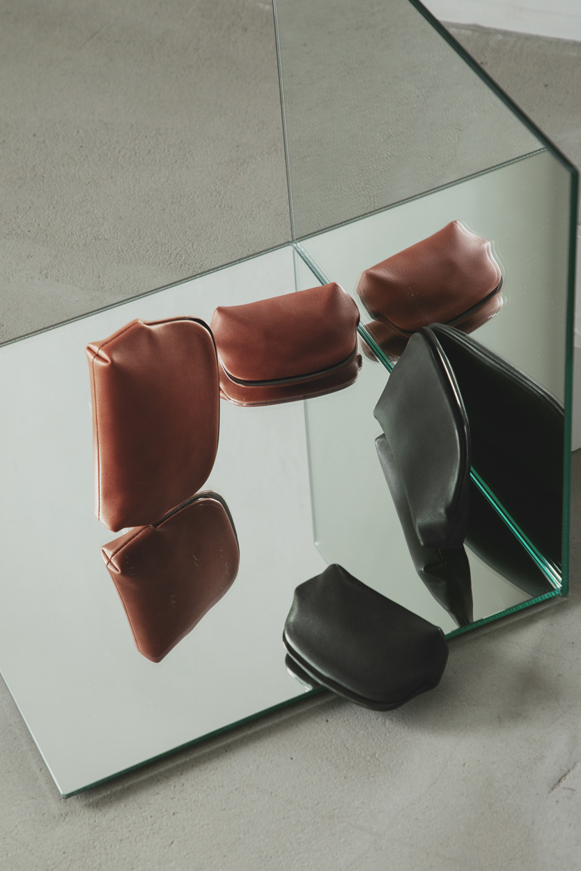 鉄染や弁柄染を採用した「土屋鞄 ジャパンモチーフ」の新作バッグと