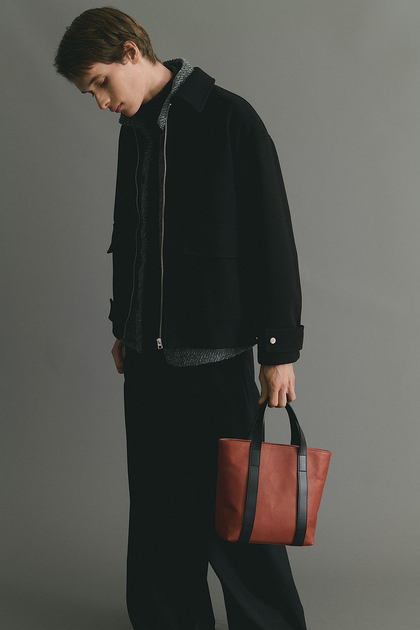 鉄染や弁柄染を採用した「土屋鞄 ジャパンモチーフ」の新作バッグと