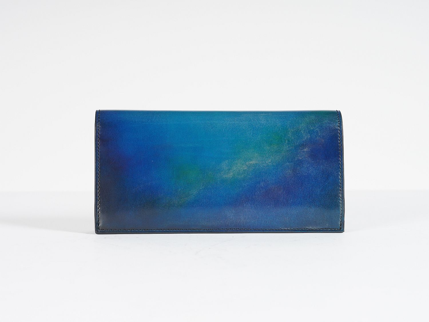 ユハク」の2025年新春財布は職人が手染めした特別カラー「碧光