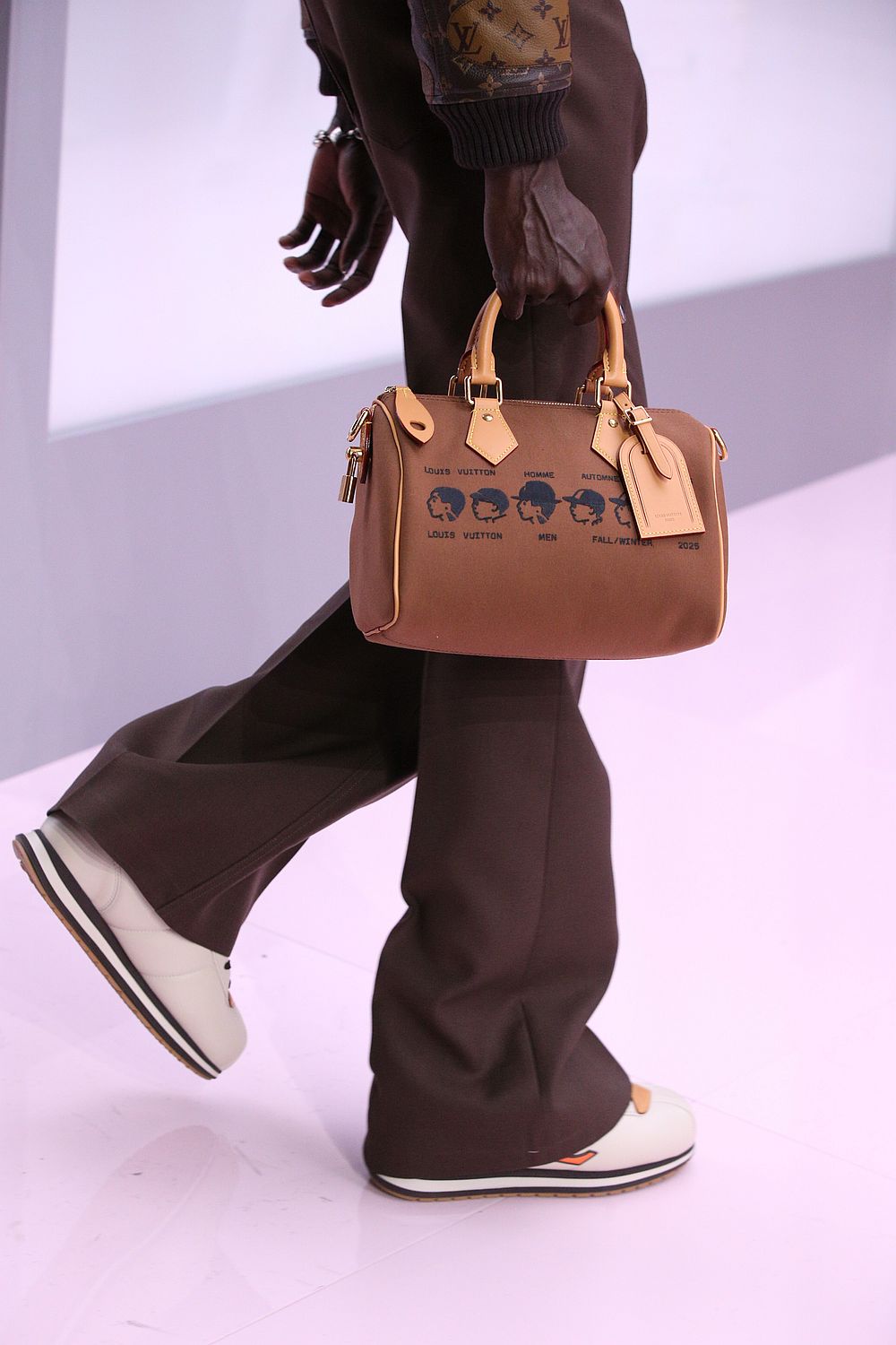 ルイ・ヴィトン」が2025秋冬メンズ・コレクションにて様々なデザインの