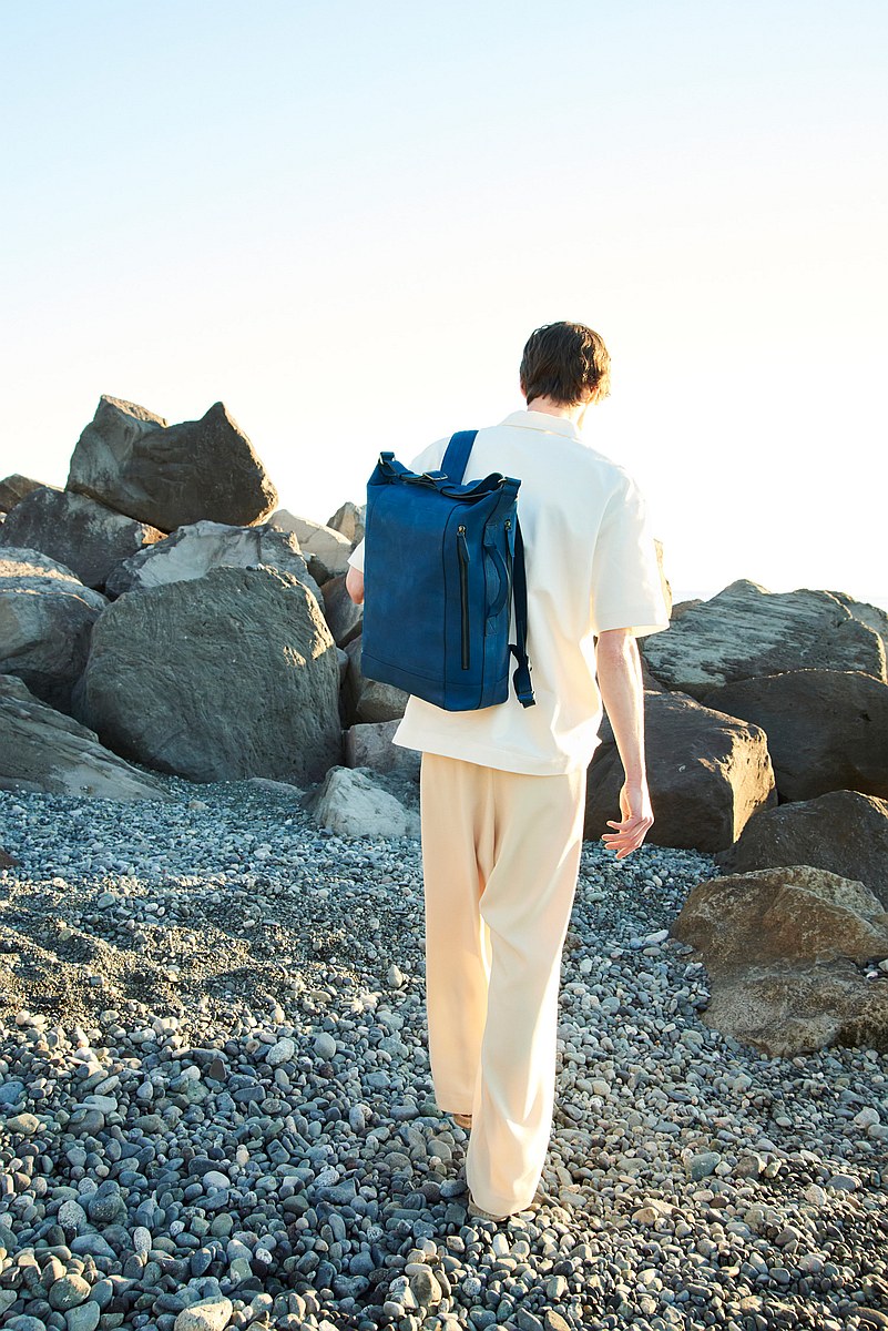 限定カラー TSUCHIYA KABAN ヴィンテージグリーン ケース ヴィンテージワックスレザーを採用した「TSUCHIYA KABAN」の新作