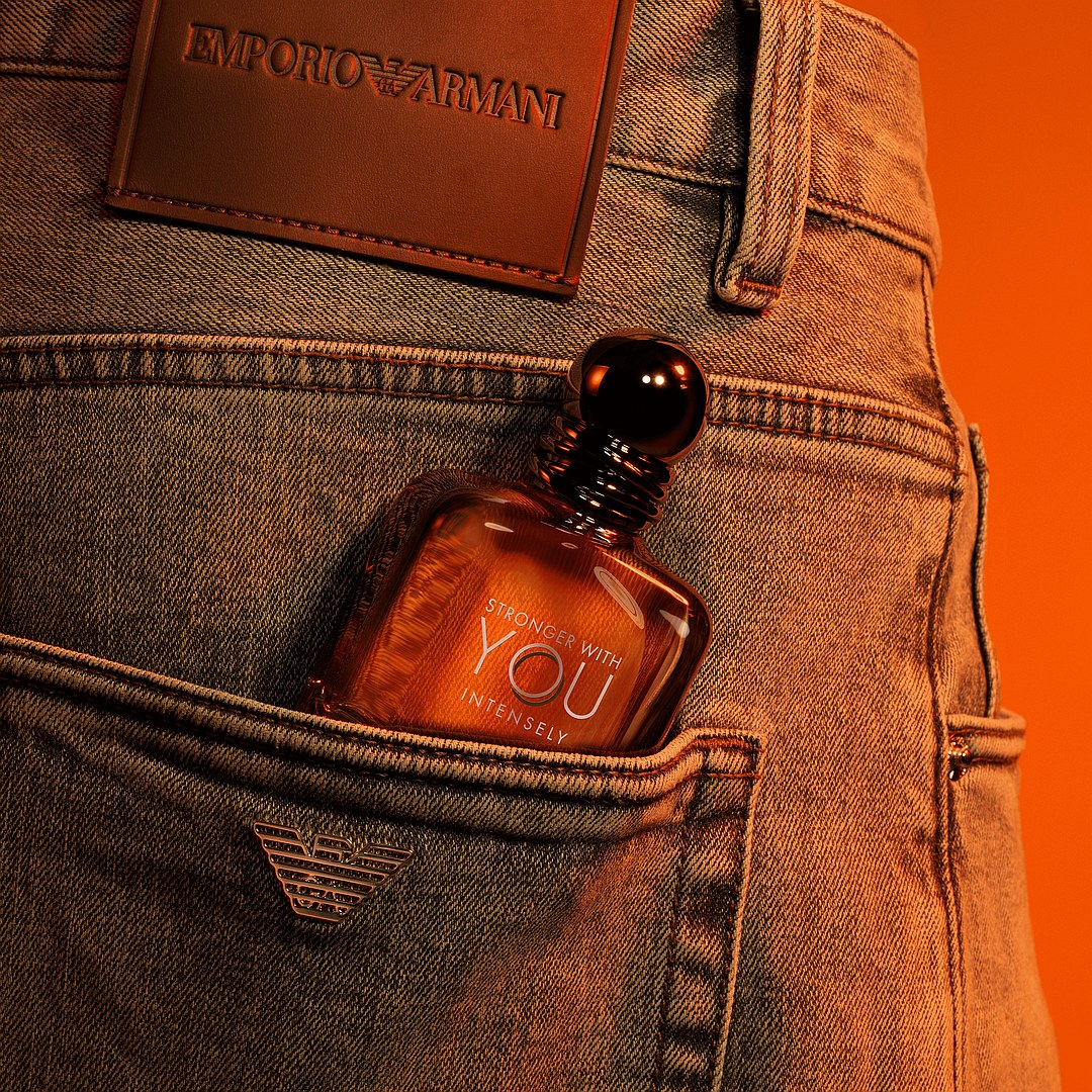 共にいることで解き放たれる力を表現した「エンポリオ アルマーニ」の