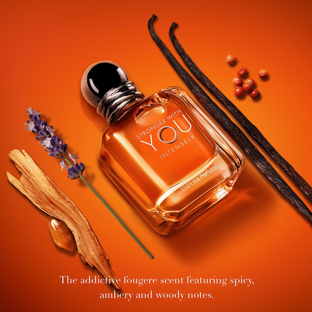 共にいることで解き放たれる力を表現した「エンポリオ アルマーニ」の