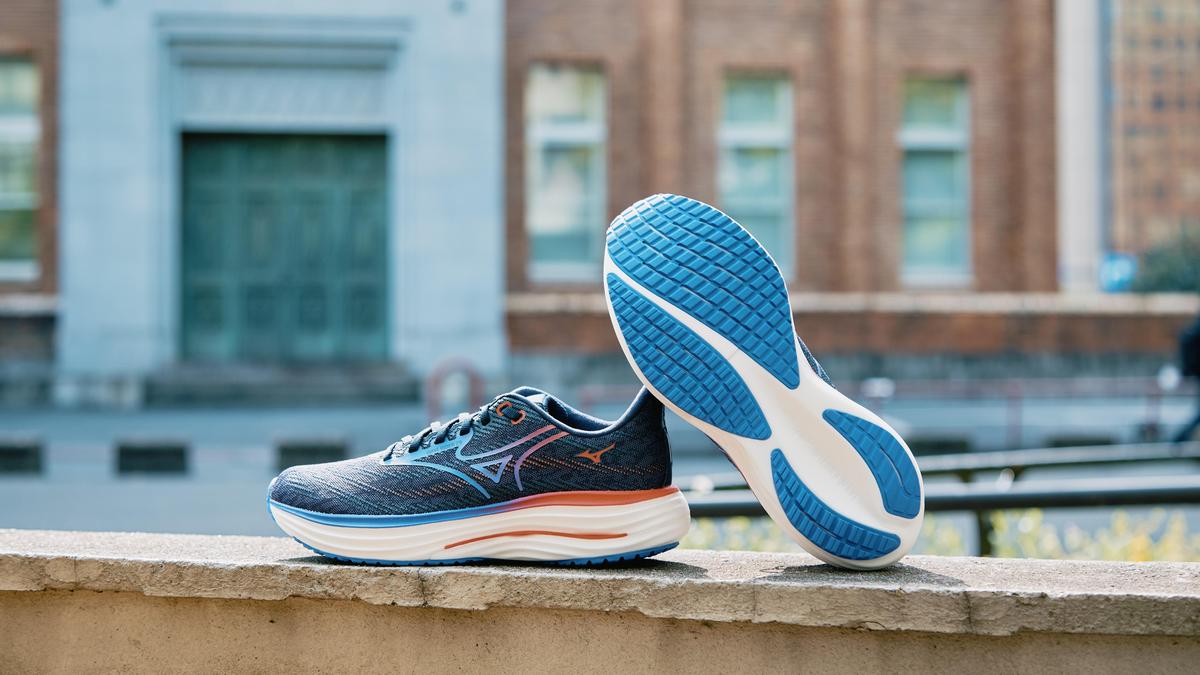 【新品未使用】MIZUNO WAVE LIDAR ランニングシューズ　ワイド 高機能ミッドソール素材を搭載したミズノの新作ランニング