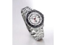 実直な紳士に向けたロベルト カヴァリの秀逸腕時計