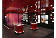 <レイバンストア 京都>国内最大級のレイバンストアが4月3日、京都にオープン