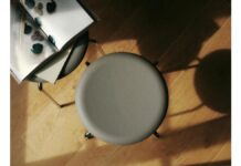 フリッツ・ハンセン東京 《ドットスツール》限定モデル販売開始