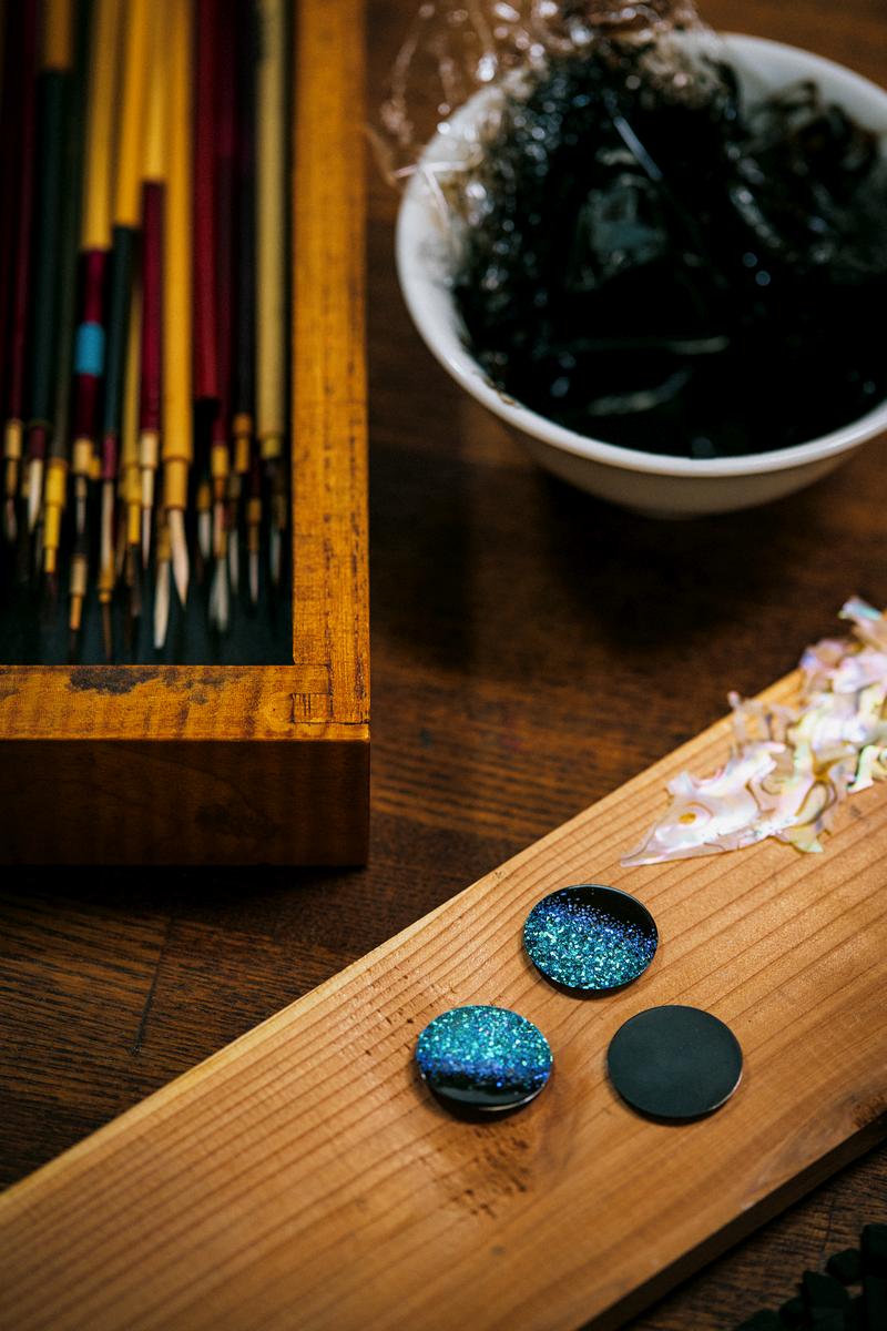 浅井康宏　漆作家　孔雀　ペンダントトップ ブルガリ】気鋭の漆芸作家、浅井康宏氏とのコラボレーション「ルチェア