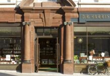 南青山・骨董通りのヴァルカナイズ・ロンドンに、英国の最旬ライフスタイルブランド「D.R. HARRIS」と「The Hettie」が初出店