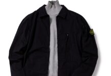 秋のモノトーンは“ほっこりニット”で大人感を醸し出す