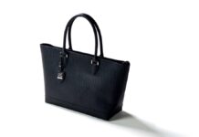 秋の小旅行に重宝する「アザラシ革」のビッグトートバッグ