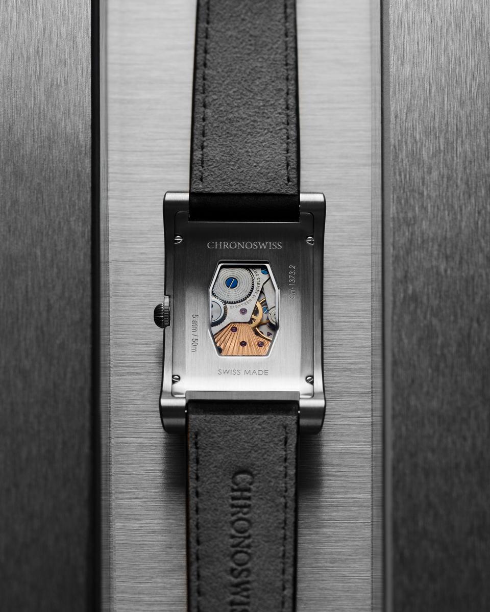 スイスの高級機械式時計クロノスイス、針を持たない機械式腕時計の復活