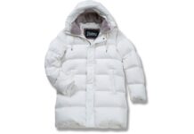 真冬の大人は「HERNO」の白ダウンコートで小粋に洒落る