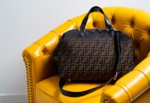 「FENDI」のミニボストンバッグでオシャレに旅に出よう