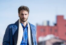 揺れで魅せる抜けの余白に色気が香る冬のオシャレ