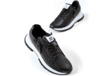 「GIVENCHY」のサイドジップスニーカーで足元をアップデート