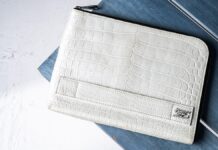 春の先取りは「パールホワイト」のクラッチバッグで