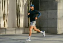 手を使わずに、そのまま走り出せる。走れるハンズフリーシューズ「FREEDOM RUN」新登場