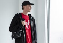 視線を操るテクい“連動”で定番コーデを格上げ