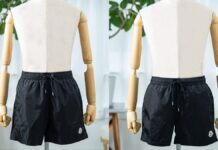 海やプールでシックに洒落る「MONCLER」の水着