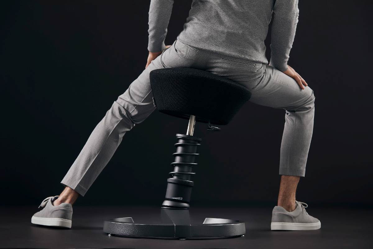 世界一「座りすぎ」の日本人へ──ドイツの定番アクティブチェア 