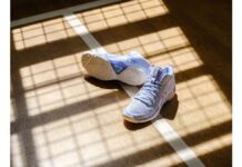 女性プレーヤー向けバスケットボールシューズ「FLOWRUSH」を発売